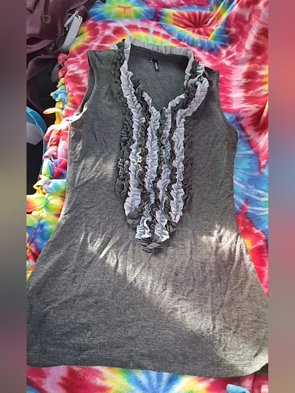 Maurices Gray Ruffle V-Neck Tank Top Size Extra-Small